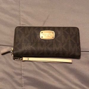 Michael Kors wristlet